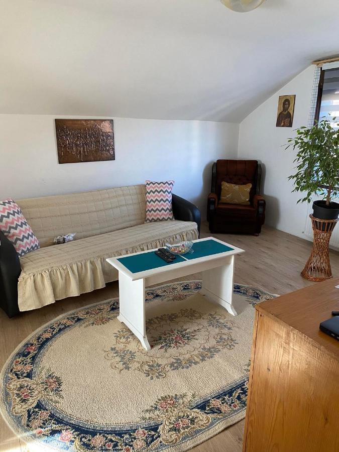 Micin Dom Appartement Pirot Buitenkant foto