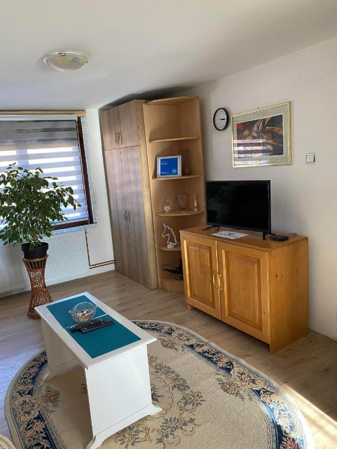 Micin Dom Appartement Pirot Buitenkant foto